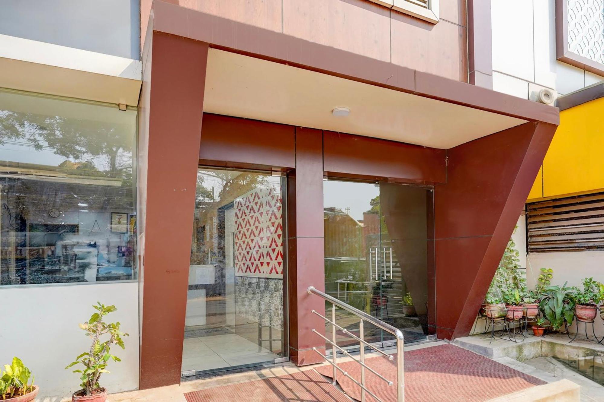Super Hotel O Perungalathur Near Bus Stand شيناي المظهر الخارجي الصورة